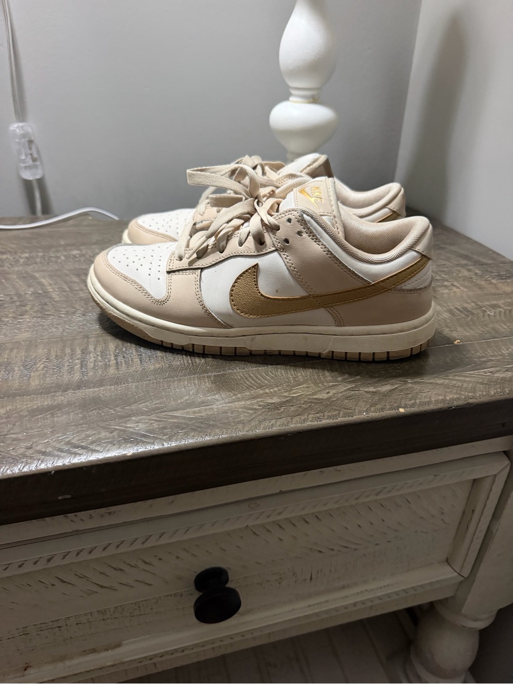Nike womens Low-Top Sneakers in Beige and White with Gold Logo